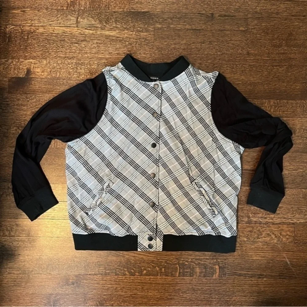Torrid size 1X black and plaid jacket